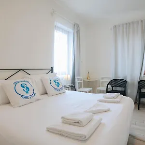 https://casa-laura-peschiera-del-garda.hotelinveneto.com